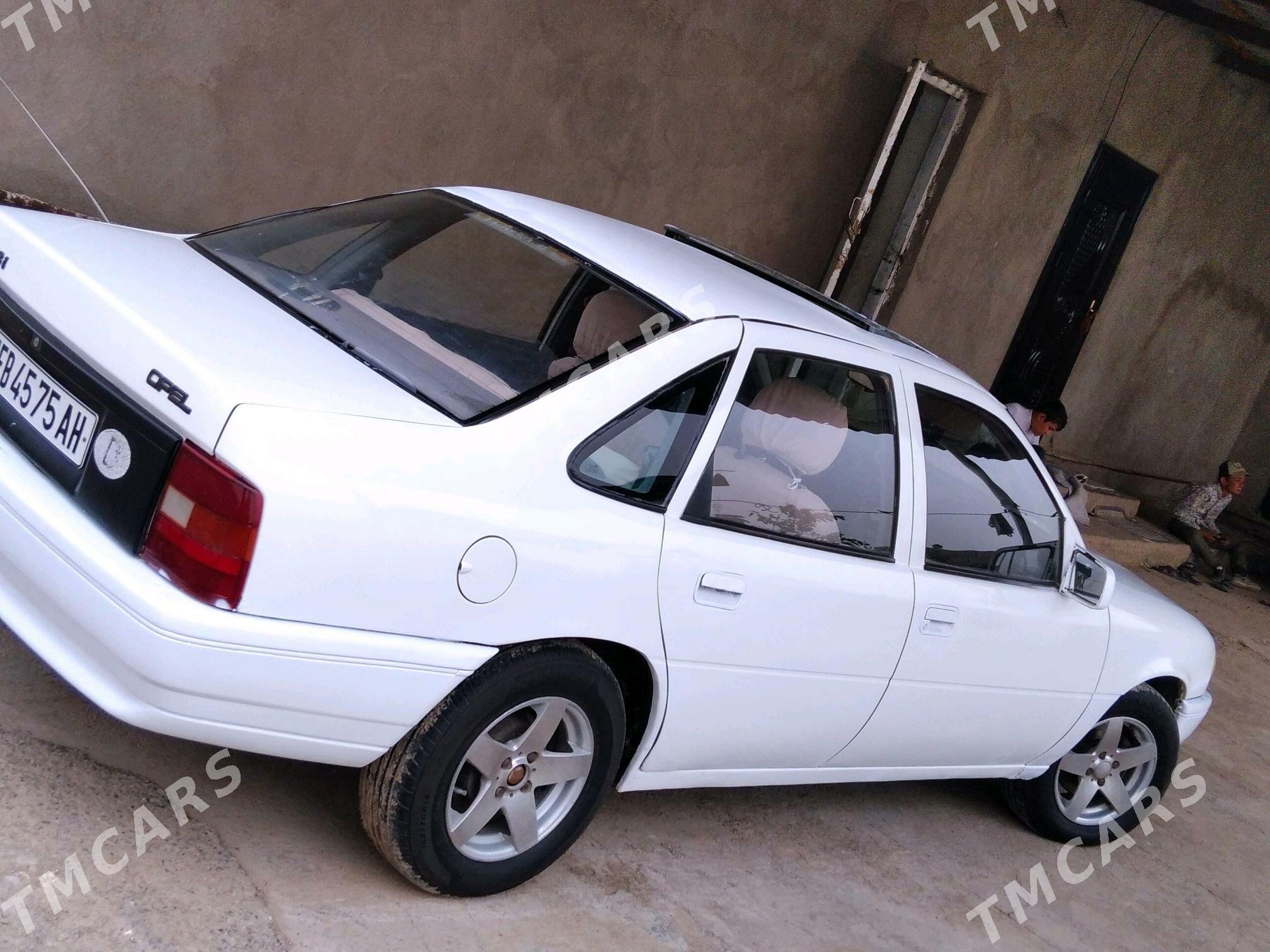 Opel Vectra 1992 - 31 000 TMT - Теджен - img 4