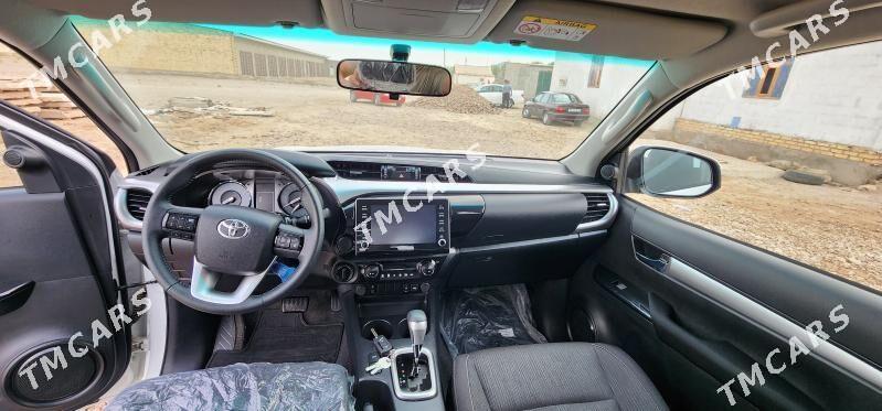 Toyota Hilux 2025 - 690 000 TMT - Кёнеургенч - img 3