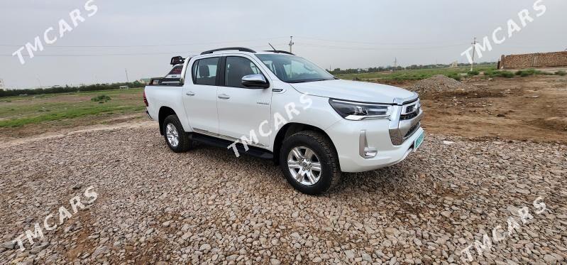 Toyota Hilux 2025 - 690 000 TMT - Кёнеургенч - img 4