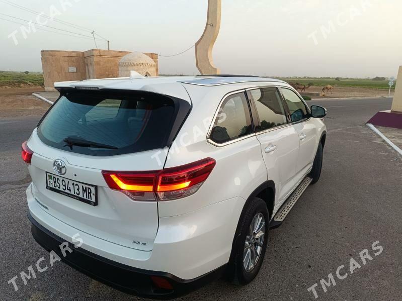 Toyota Highlander 2018 - 425 000 TMT - Мары - img 3