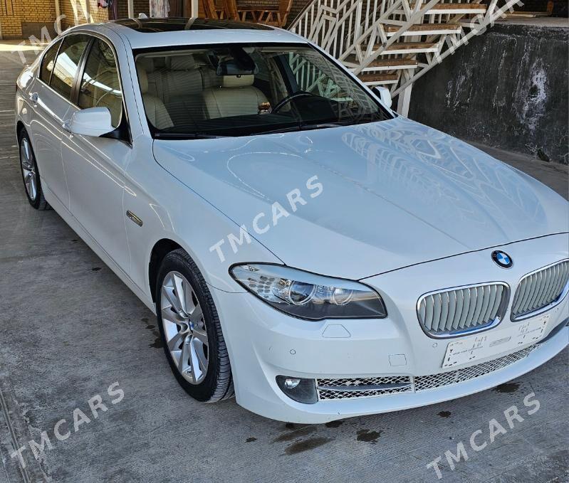 BMW F10 2011 - 300 000 TMT - Бахарден - img 1