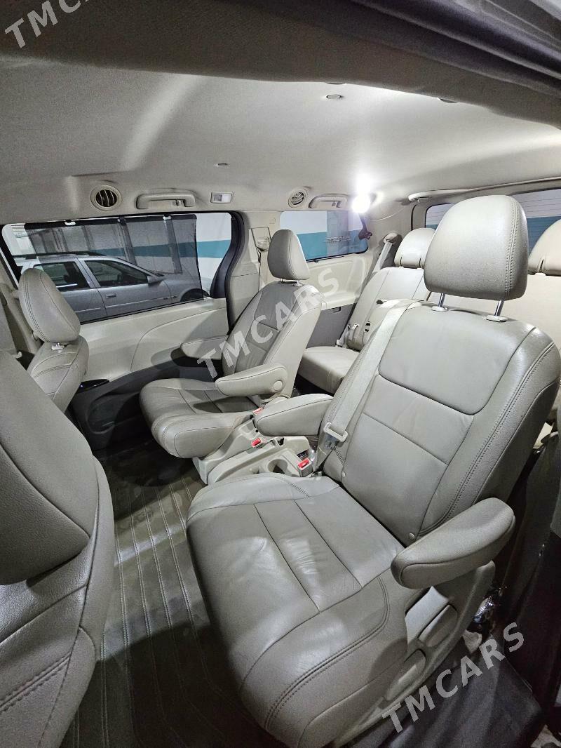 Toyota Sienna 2018 - 370 000 TMT - 30 мкр - img 4