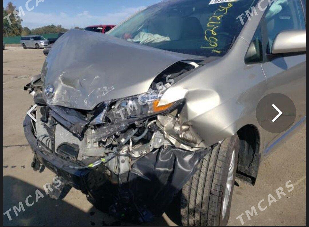 Toyota Sienna 2018 - 370 000 TMT - 30 мкр - img 10