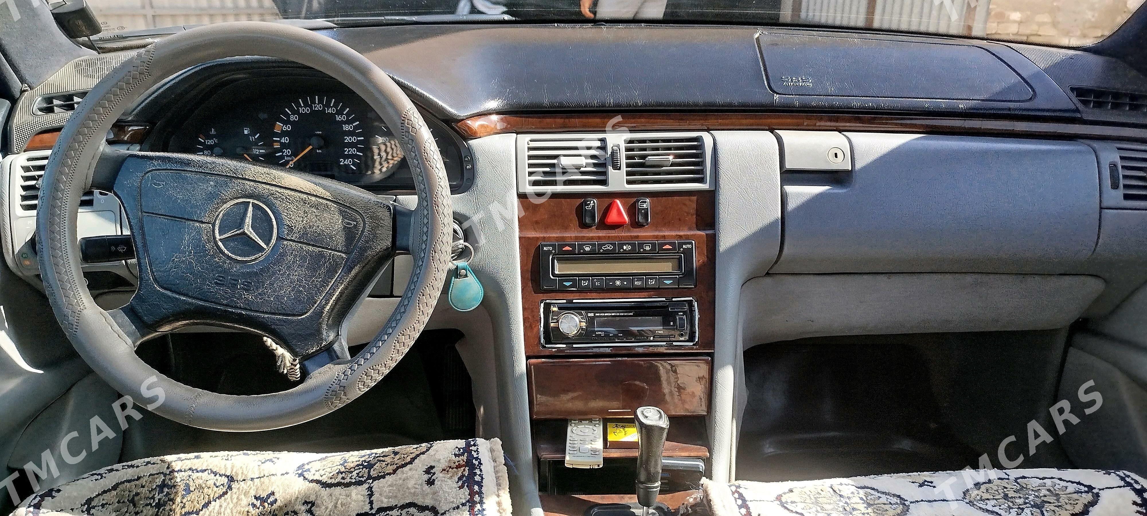 Mercedes-Benz E320 1997 - 65 000 TMT - Türkmengala - img 3