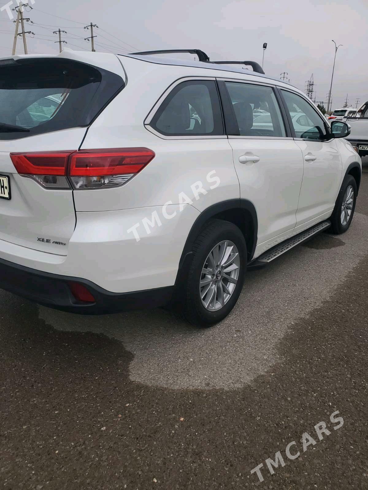 Toyota Highlander 2018 - 440 000 TMT - Бахарден - img 5
