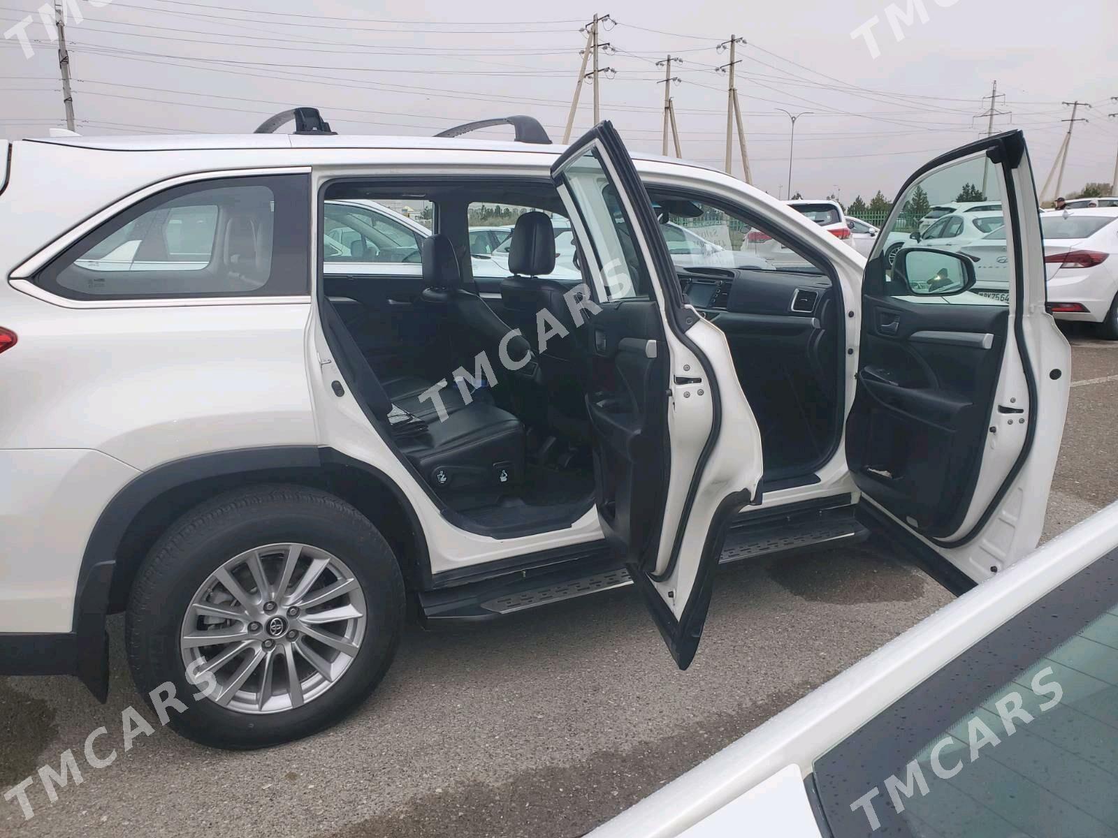 Toyota Highlander 2018 - 440 000 TMT - Бахарден - img 3