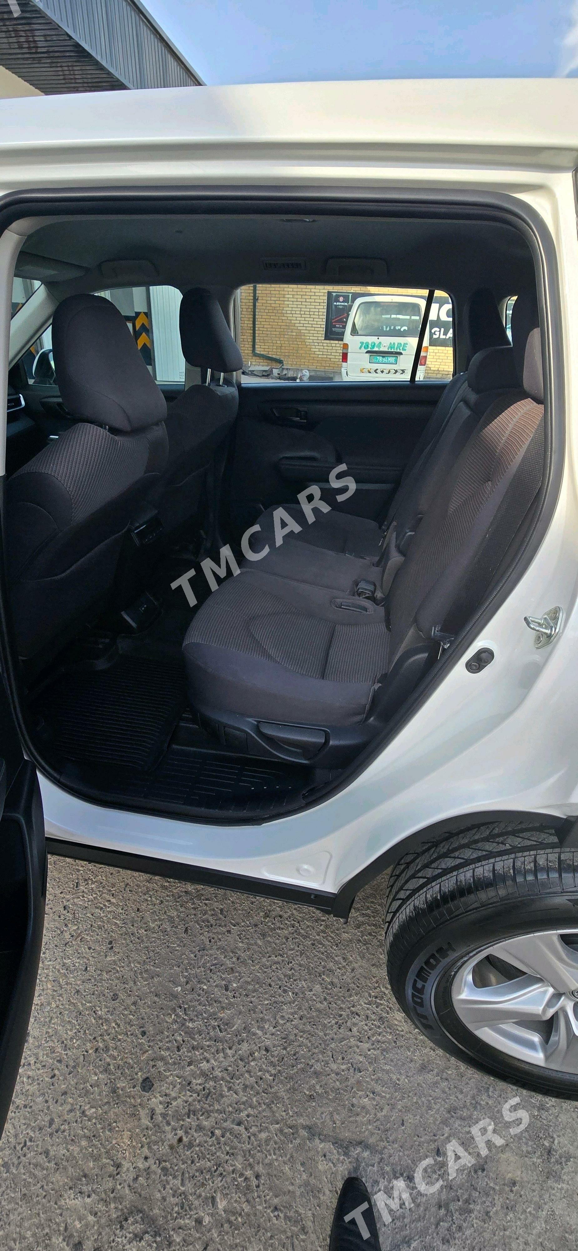 Toyota Highlander 2022 - 460 000 TMT - Мары - img 8