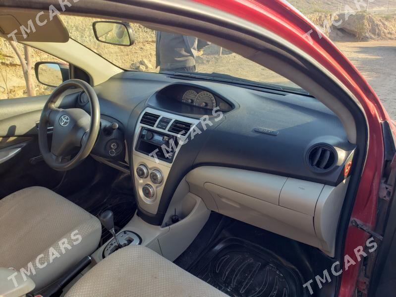 Toyota Yaris 2006 - 84 000 TMT - Туркменбаши - img 6