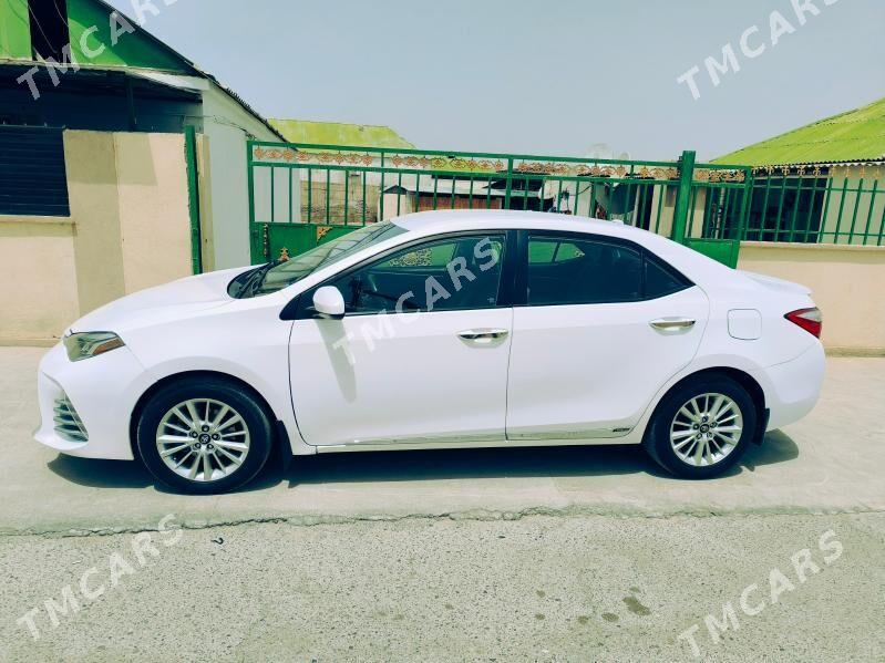 Toyota Corolla 2017 - 200 000 TMT - Бузмеин - img 3