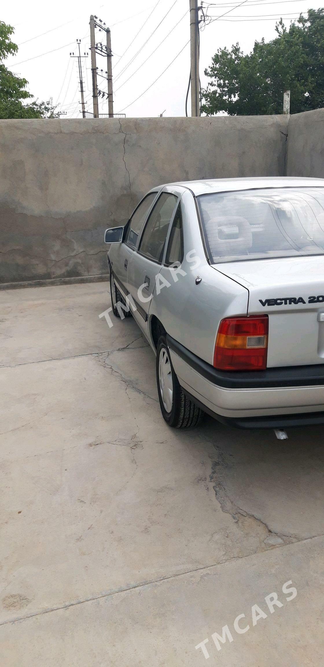 Opel Vectra 1989 - 35 000 TMT - Bedew - img 3