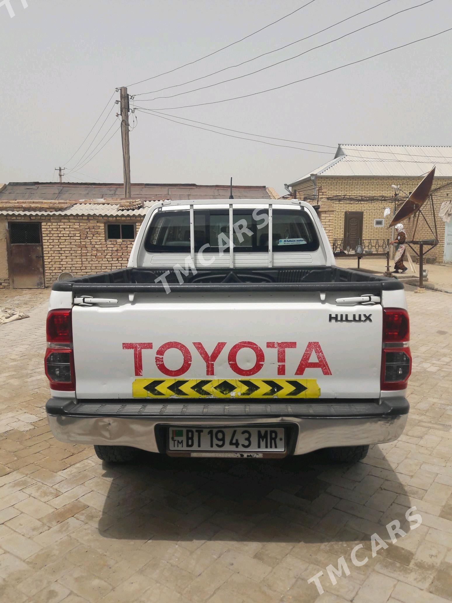 Toyota Hilux 2011 - 280 000 TMT - Ёлётен - img 4