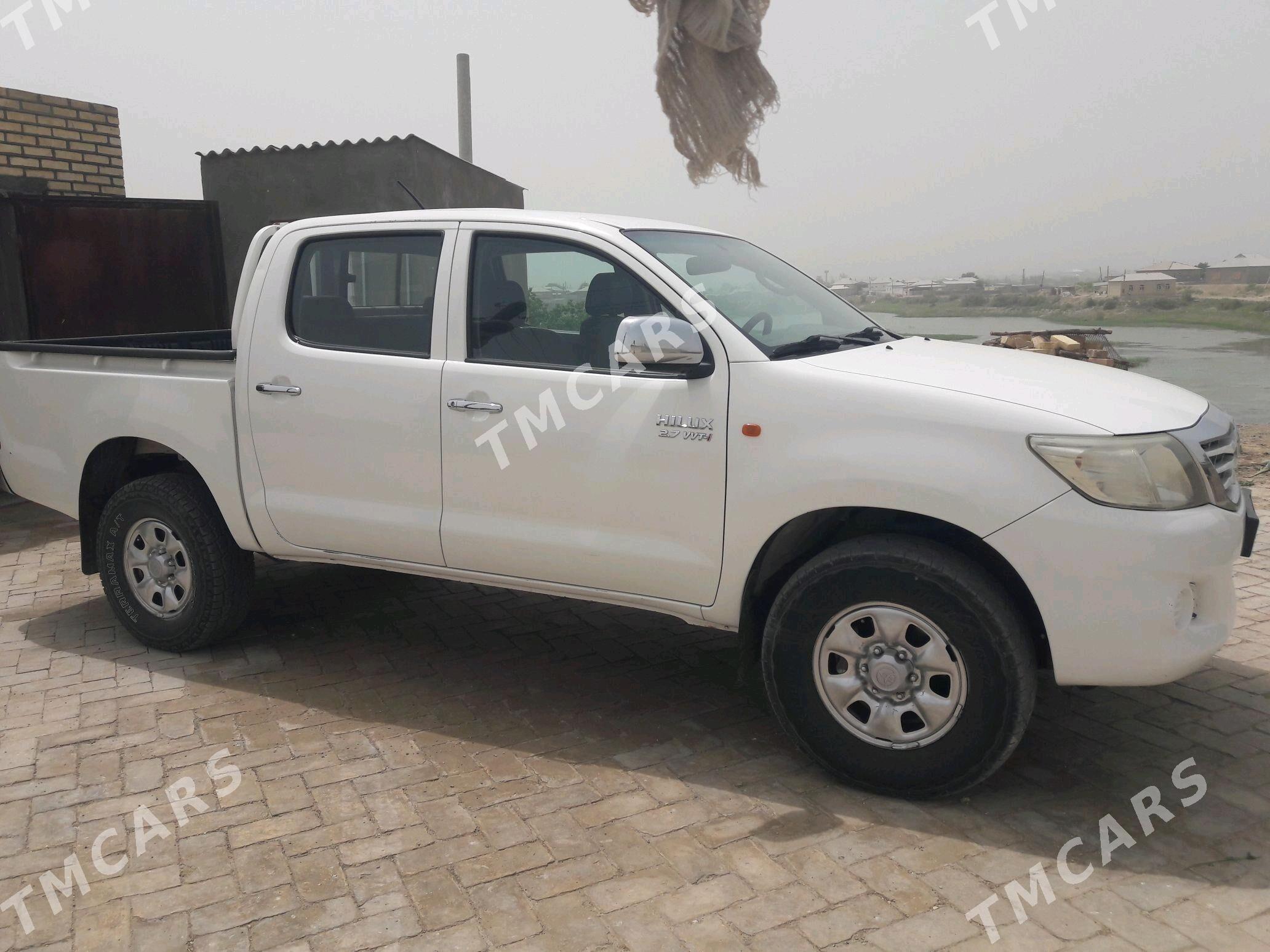 Toyota Hilux 2011 - 280 000 TMT - Ёлётен - img 3