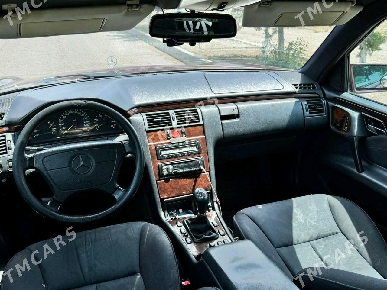 Mercedes-Benz E320 1996 - 64 000 TMT - Türkmenbaşy - img 7