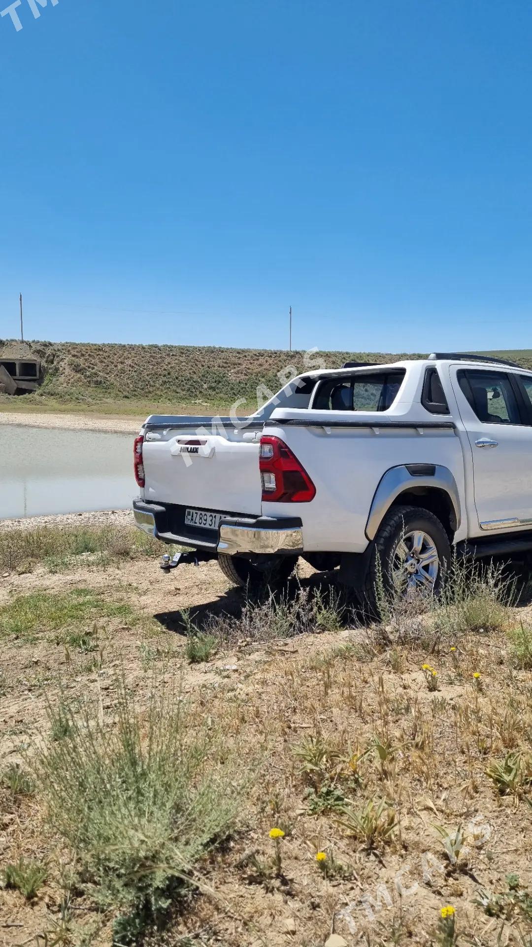 Toyota Hilux 2018 - 465 000 TMT - Aşgabat - img 4