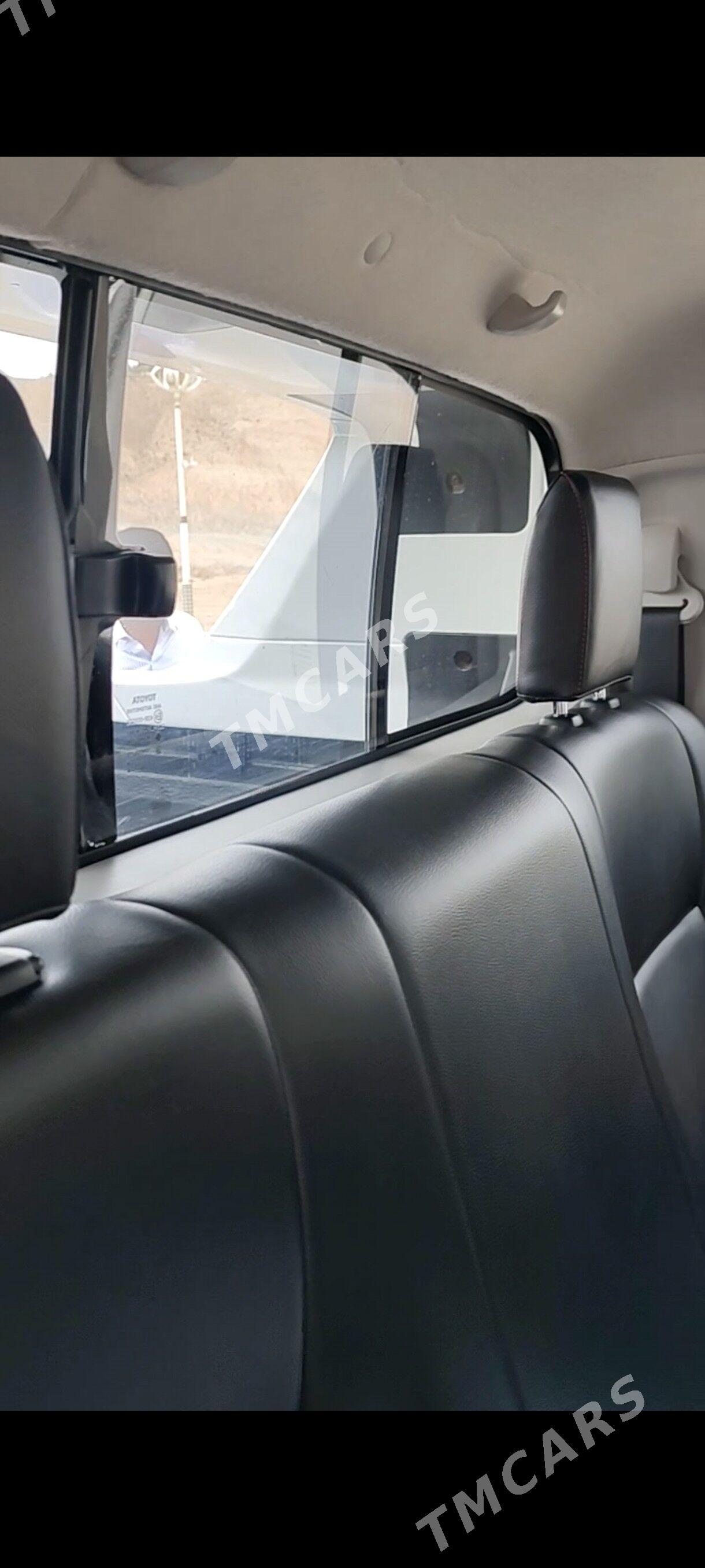 Toyota Hilux 2018 - 465 000 TMT - Aşgabat - img 6