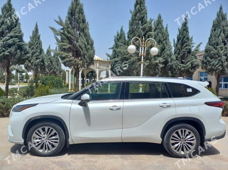 Toyota Highlander 2022 - 700 000 TMT - Мары - img 8