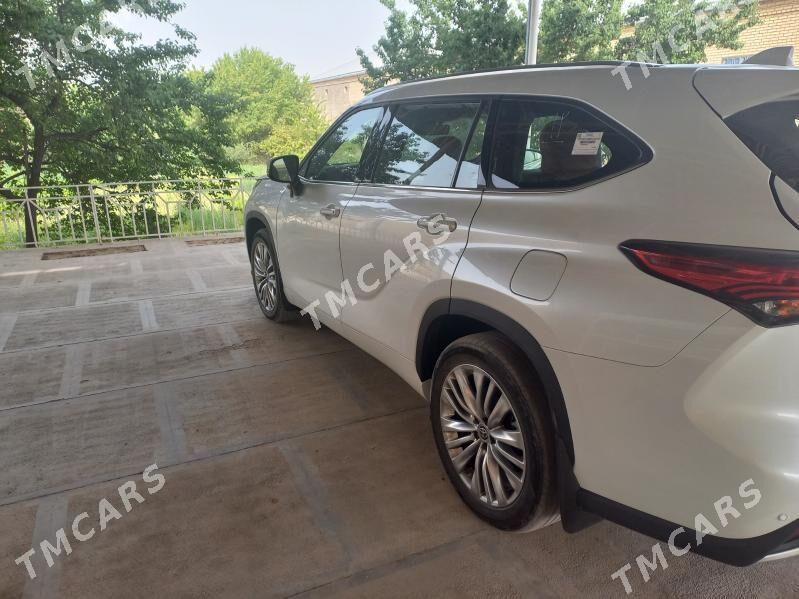 Toyota Highlander 2022 - 700 000 TMT - Мары - img 4