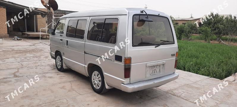Toyota Hiace 1988 - 52 000 TMT - Мары - img 4