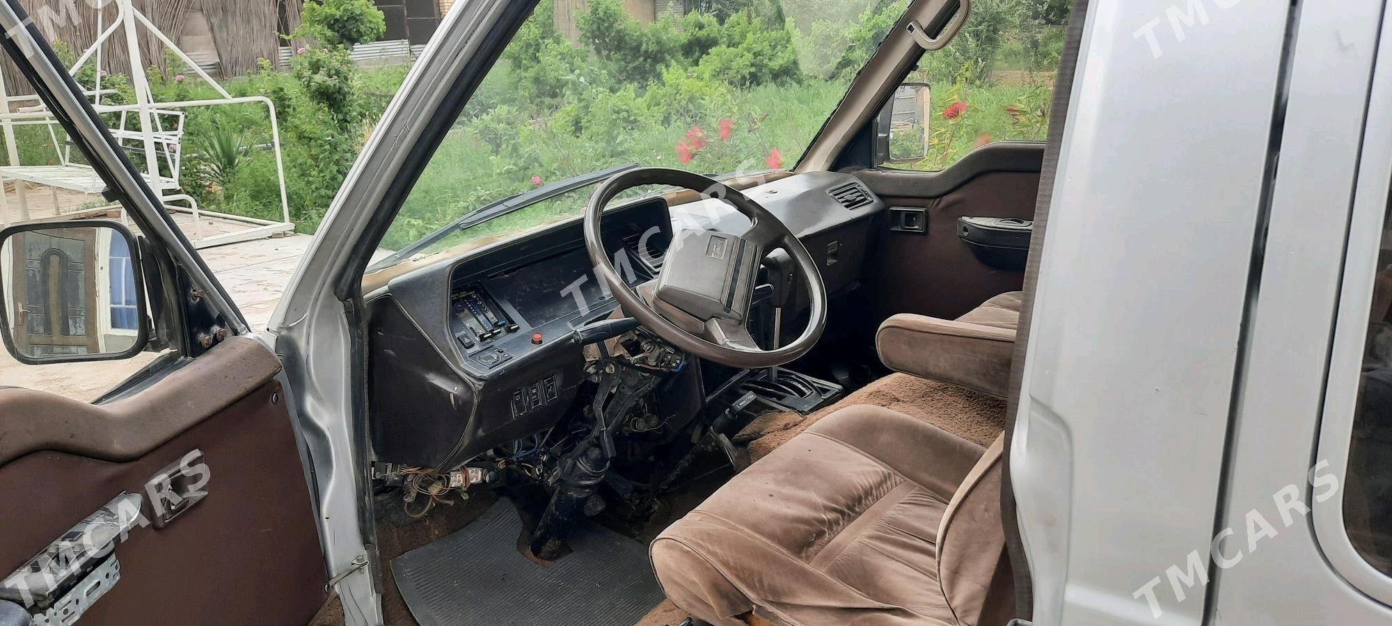 Toyota Hiace 1988 - 52 000 TMT - Мары - img 6