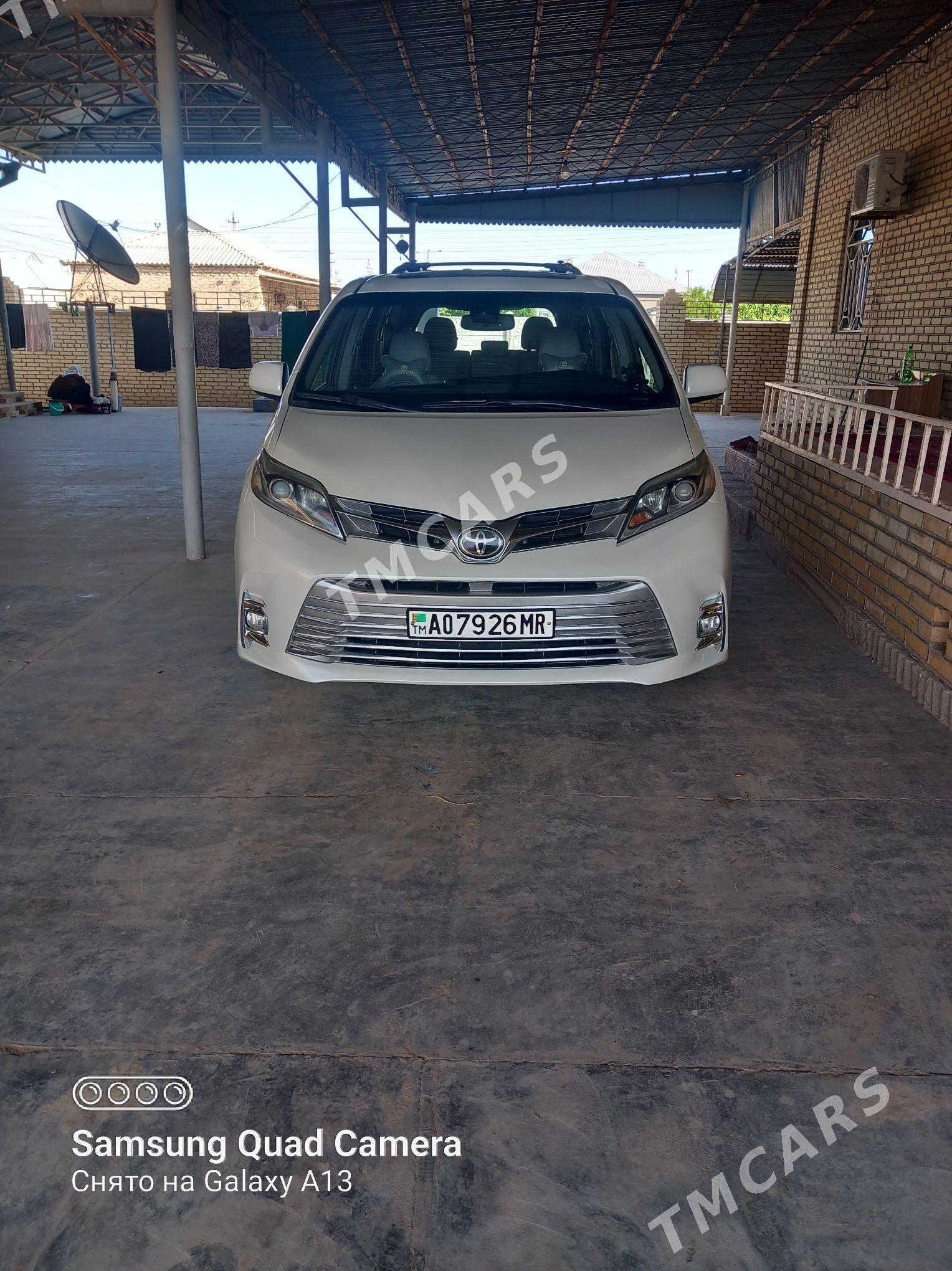 Toyota Sienna 2018 - 460 000 TMT - Мары - img 4