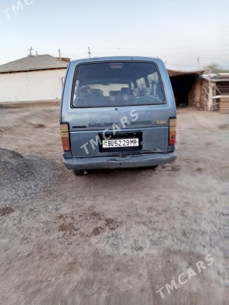 Toyota Hiace 1988 - 32 000 TMT - Мары - img 3