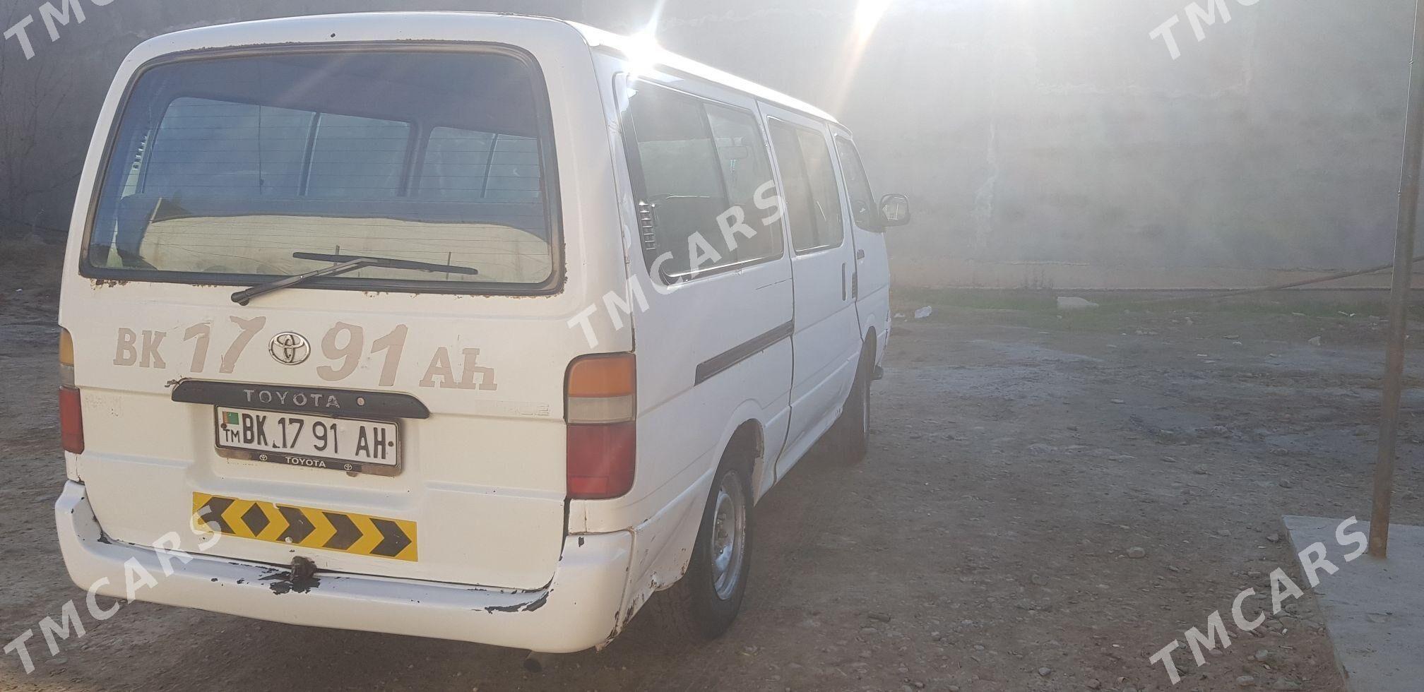 Toyota Hiace 2004 - 65 000 TMT - Бабадайхан - img 4
