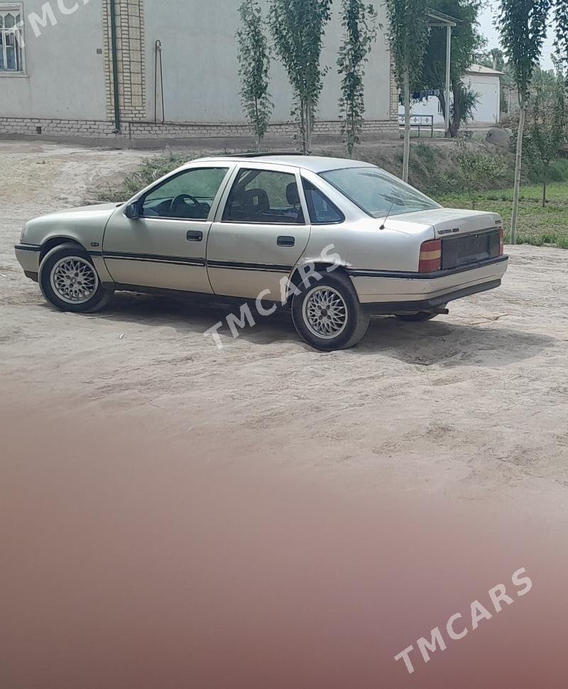 Opel Vectra 1990 - 20 000 TMT - Гурбансолтан Едже - img 1