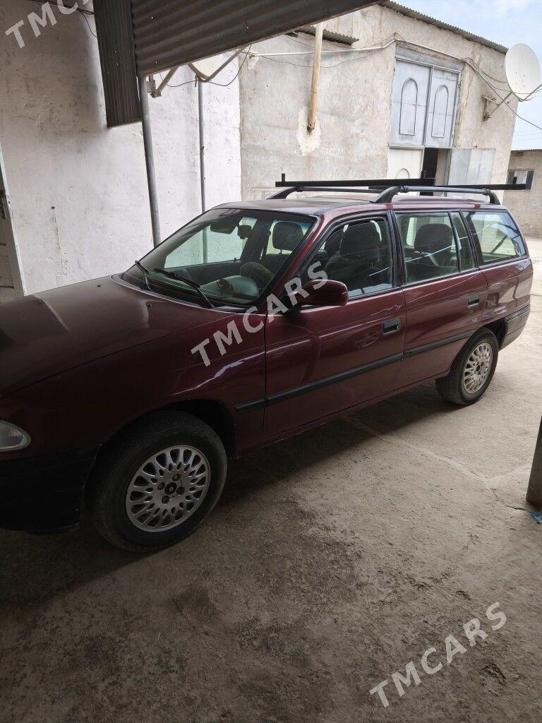 Opel Astra 1995 - 43 000 TMT - Гурбансолтан Едже - img 1
