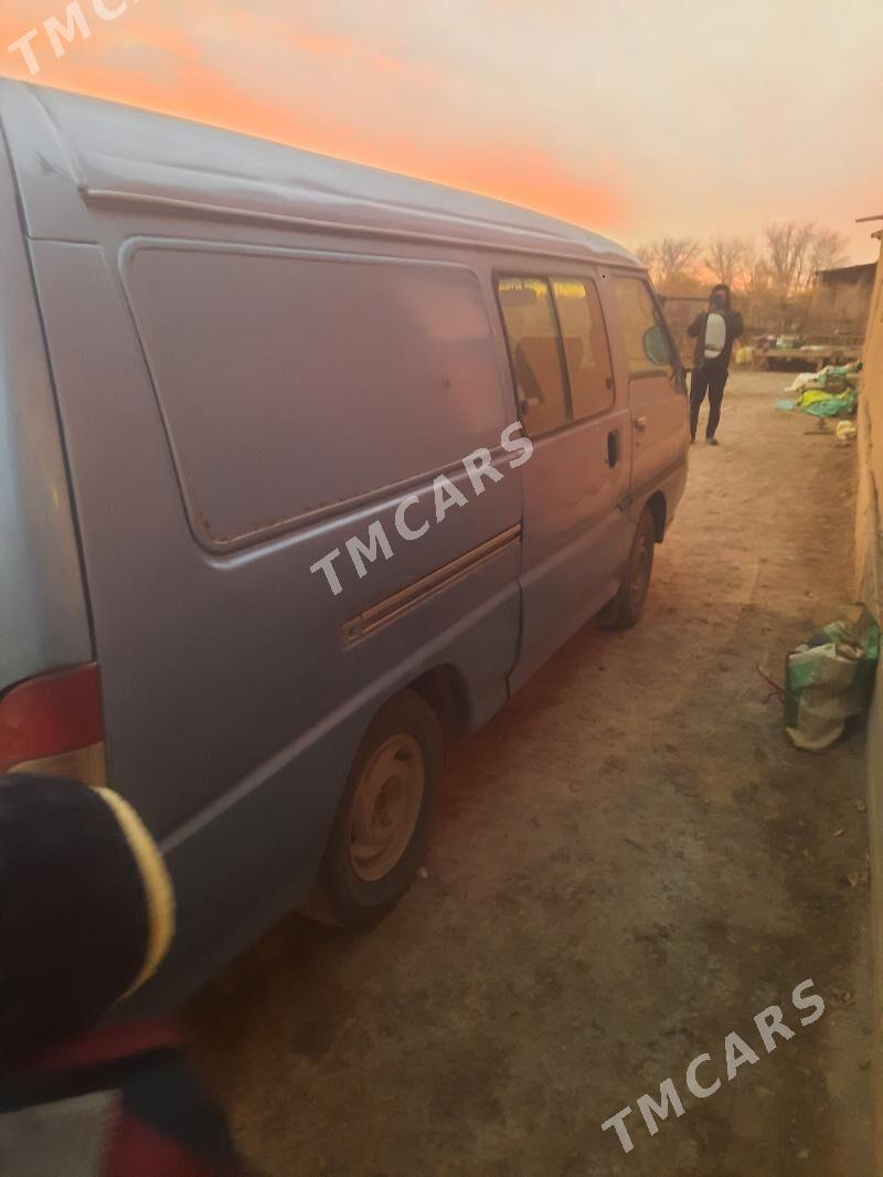 Toyota Hiace 1996 - 38 000 TMT - Türkmenbaşy etr. - img 1