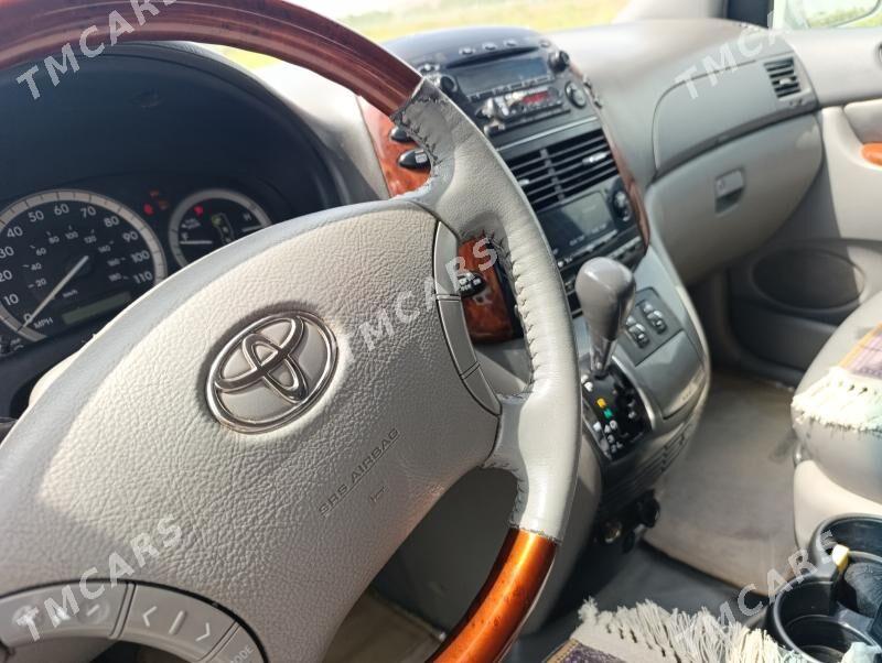 Toyota Sienna 2005 - 180 000 TMT - Кёнеургенч - img 5