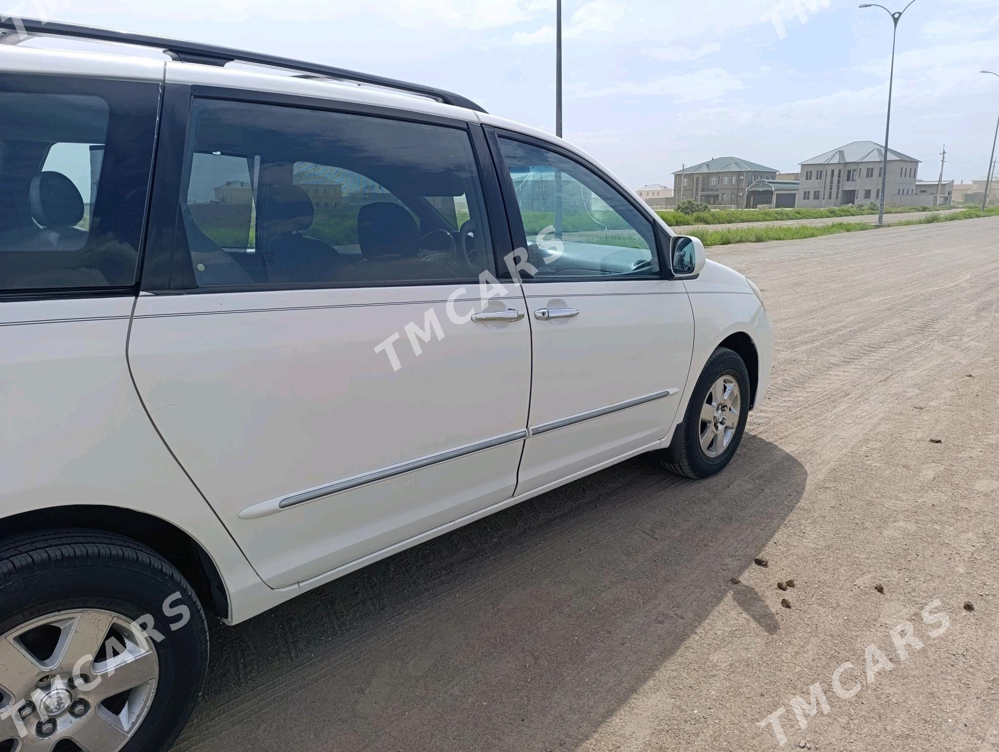 Toyota Sienna 2005 - 180 000 TMT - Кёнеургенч - img 6
