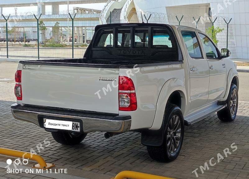 Toyota Hilux 2015 - 380 000 TMT - Türkmenbaşy - img 4