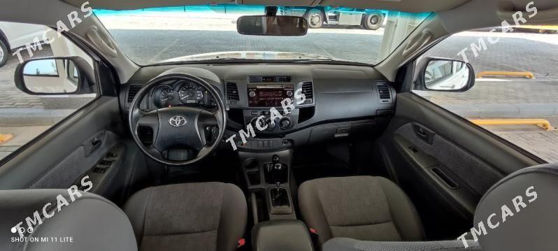 Toyota Hilux 2015 - 380 000 TMT - Türkmenbaşy - img 8