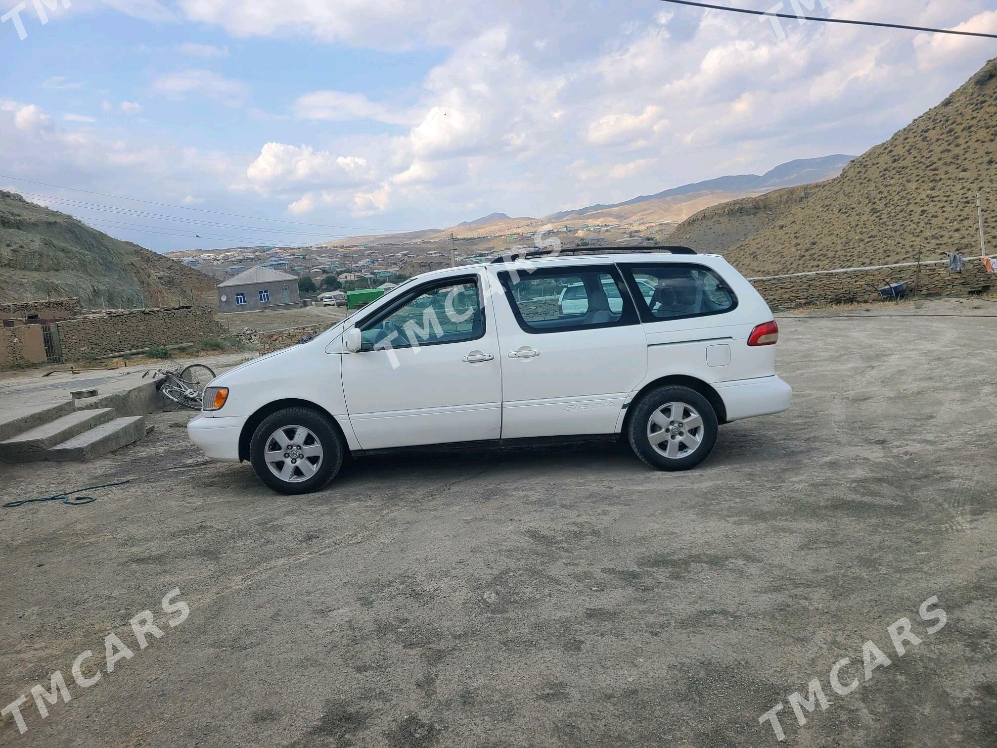Toyota Sienna 2000 - 120 000 TMT - Бахарден - img 3