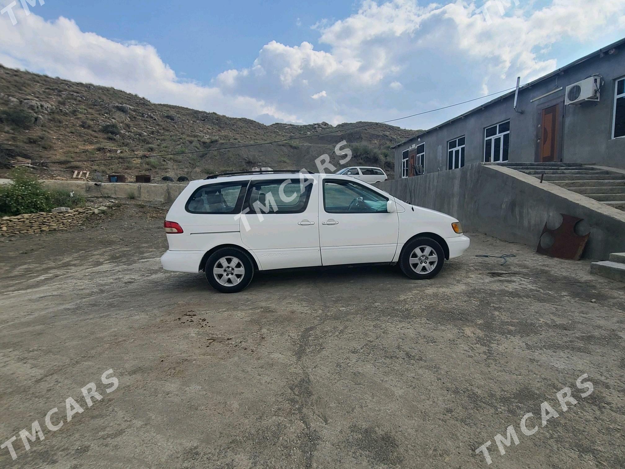 Toyota Sienna 2000 - 120 000 TMT - Бахарден - img 4