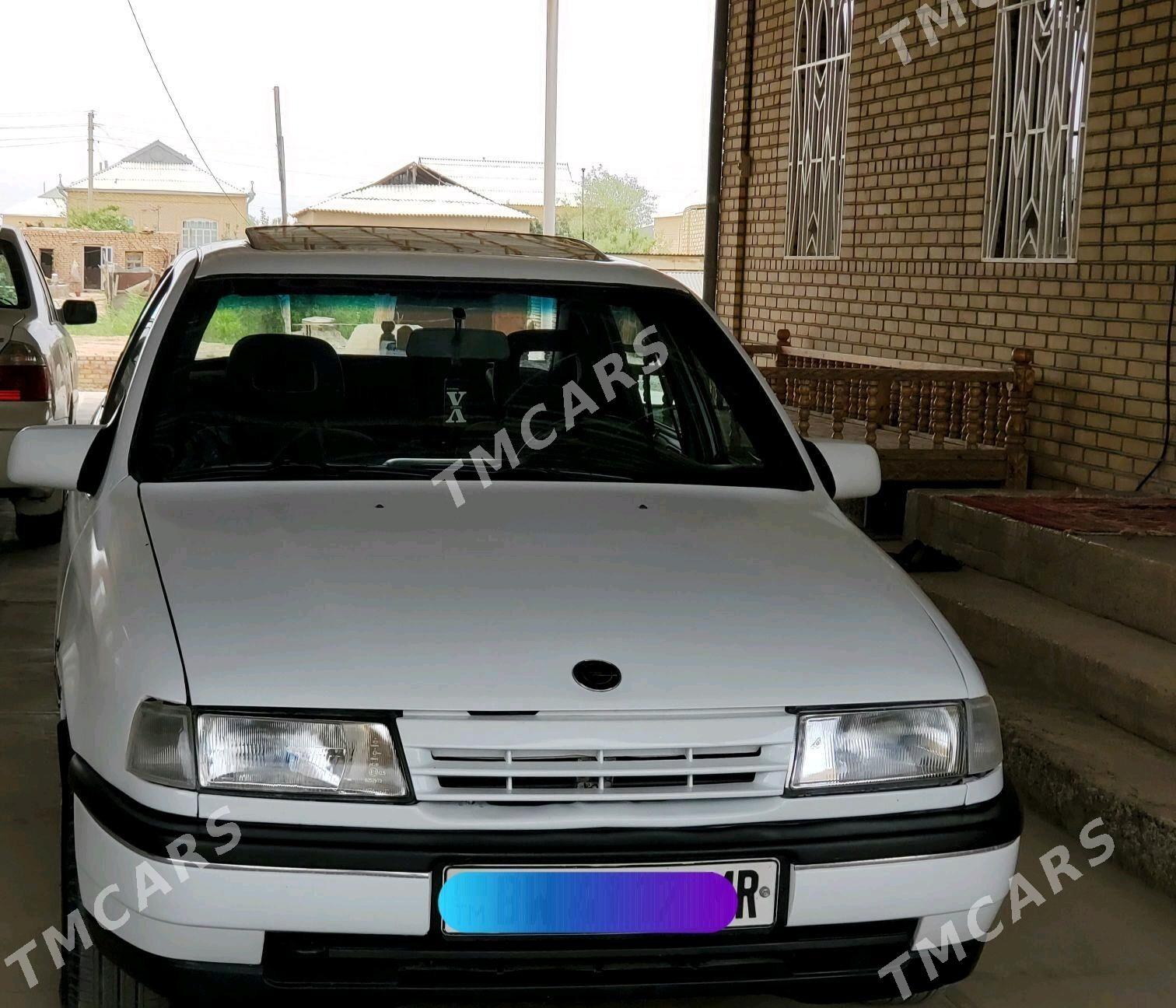 Opel Vectra 1990 - 35 000 TMT - Мары - img 1