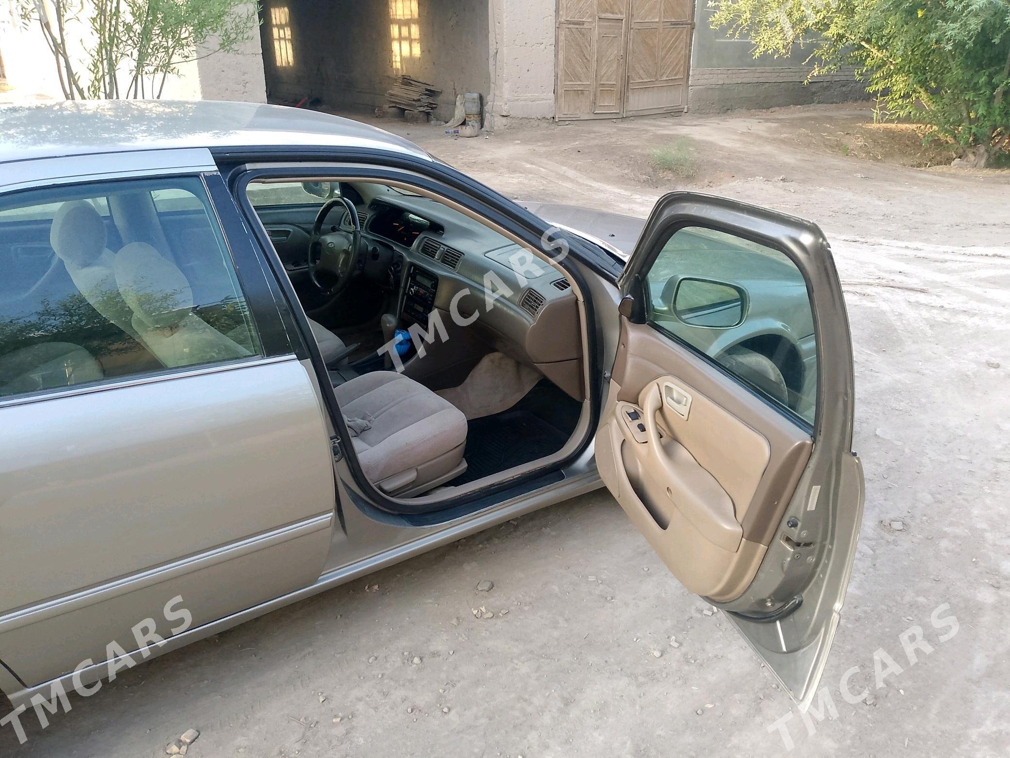 Toyota Camry 1998 - 130 000 TMT - Köneürgenç - img 8