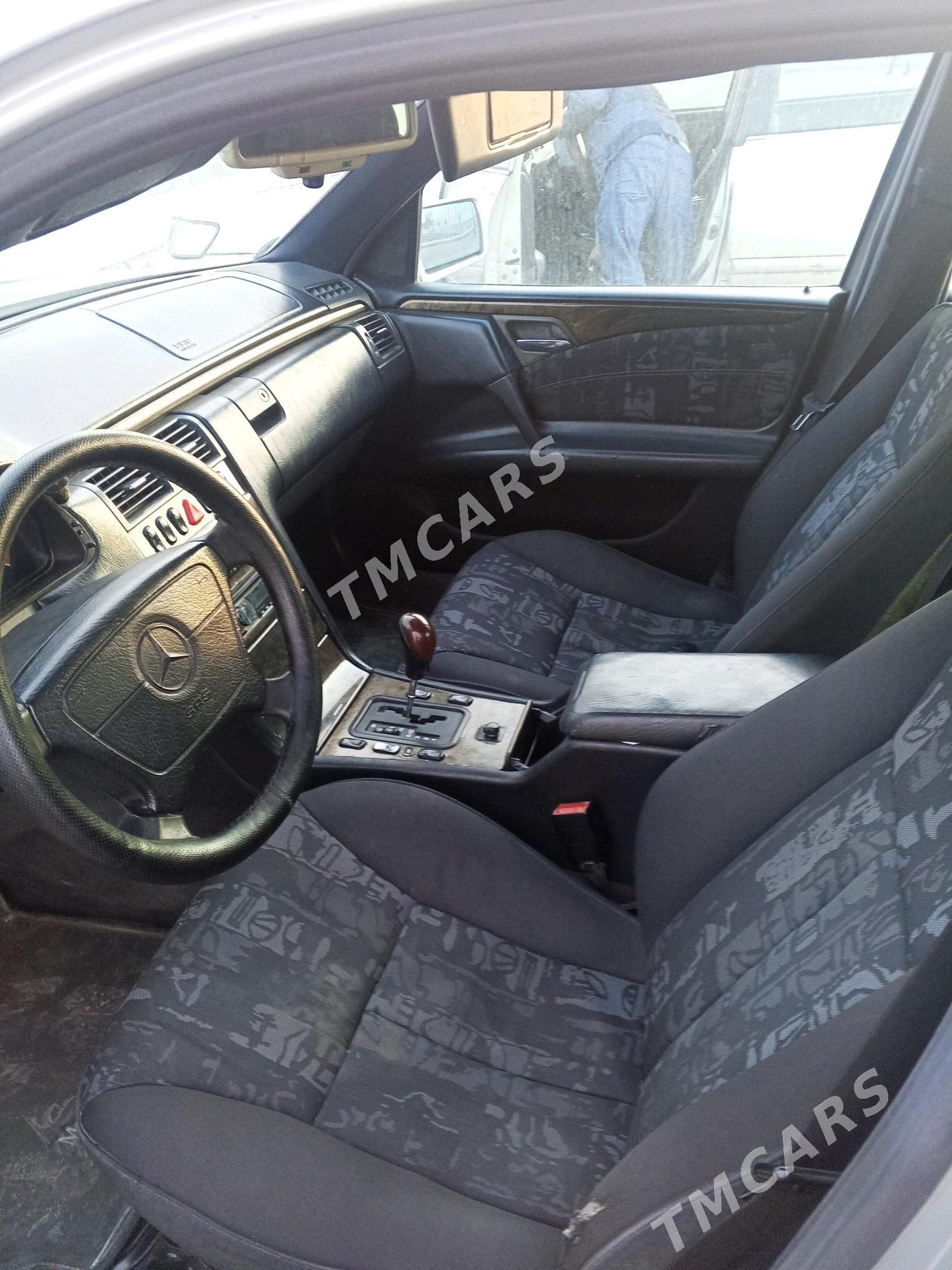 Mercedes-Benz E320 1996 - 70 000 TMT - Türkmenbaşy - img 5