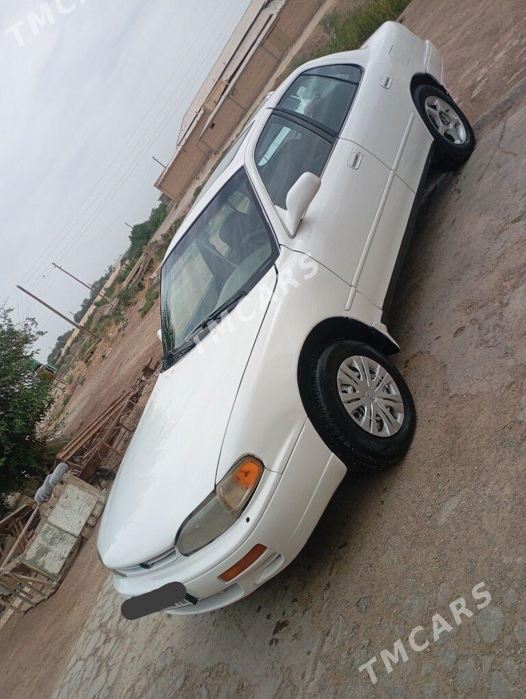 Toyota Camry 1995 - 80 000 TMT - Мургап - img 1