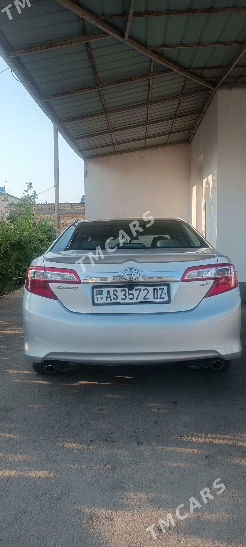 Toyota Camry 2012 - 200 000 TMT - Дашогуз - img 3