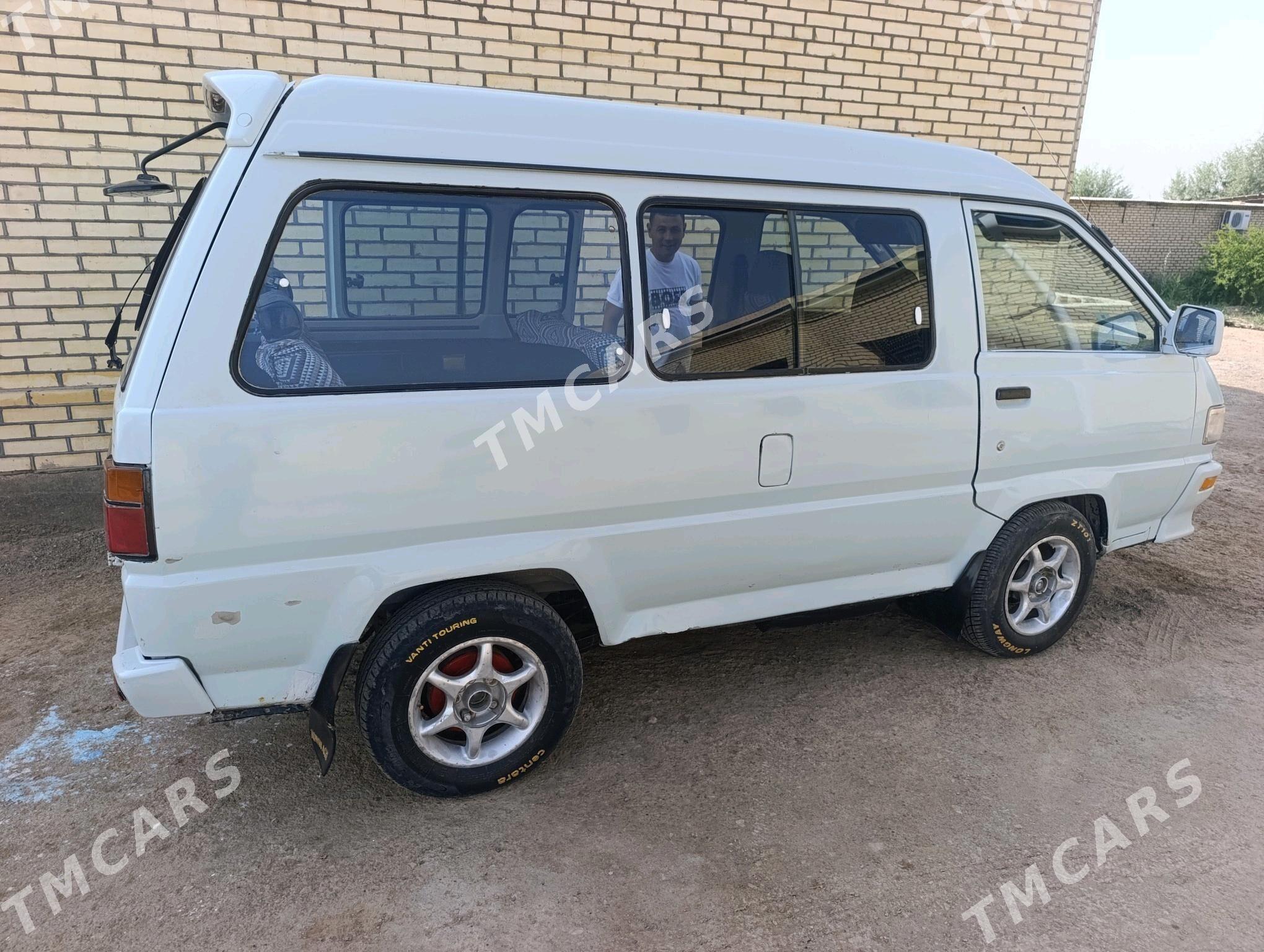 Toyota Hiace 1991 - 40 000 TMT - Murgap - img 2