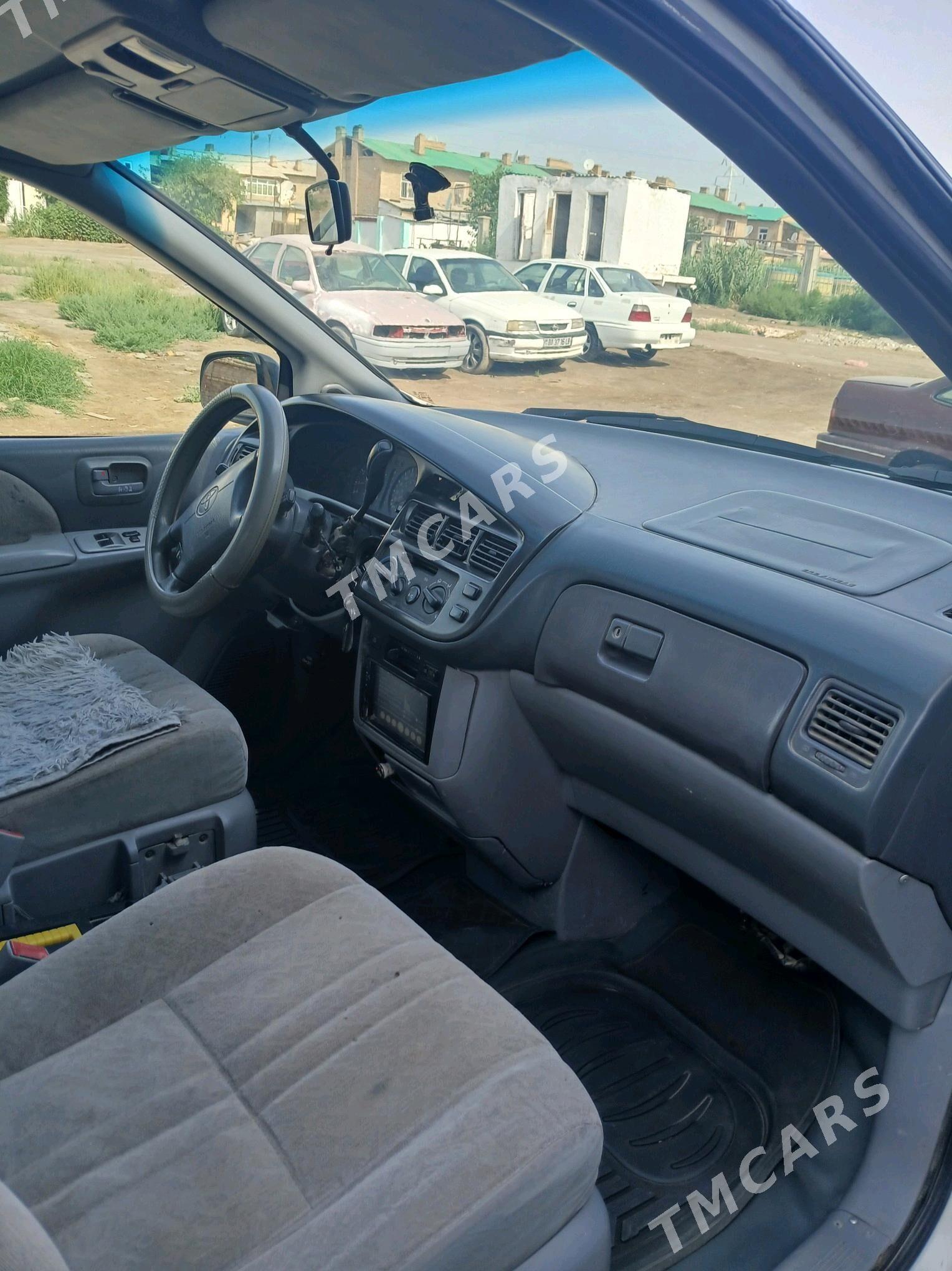 Toyota Sienna 2000 - 140 000 TMT - Türkmenabat - img 4