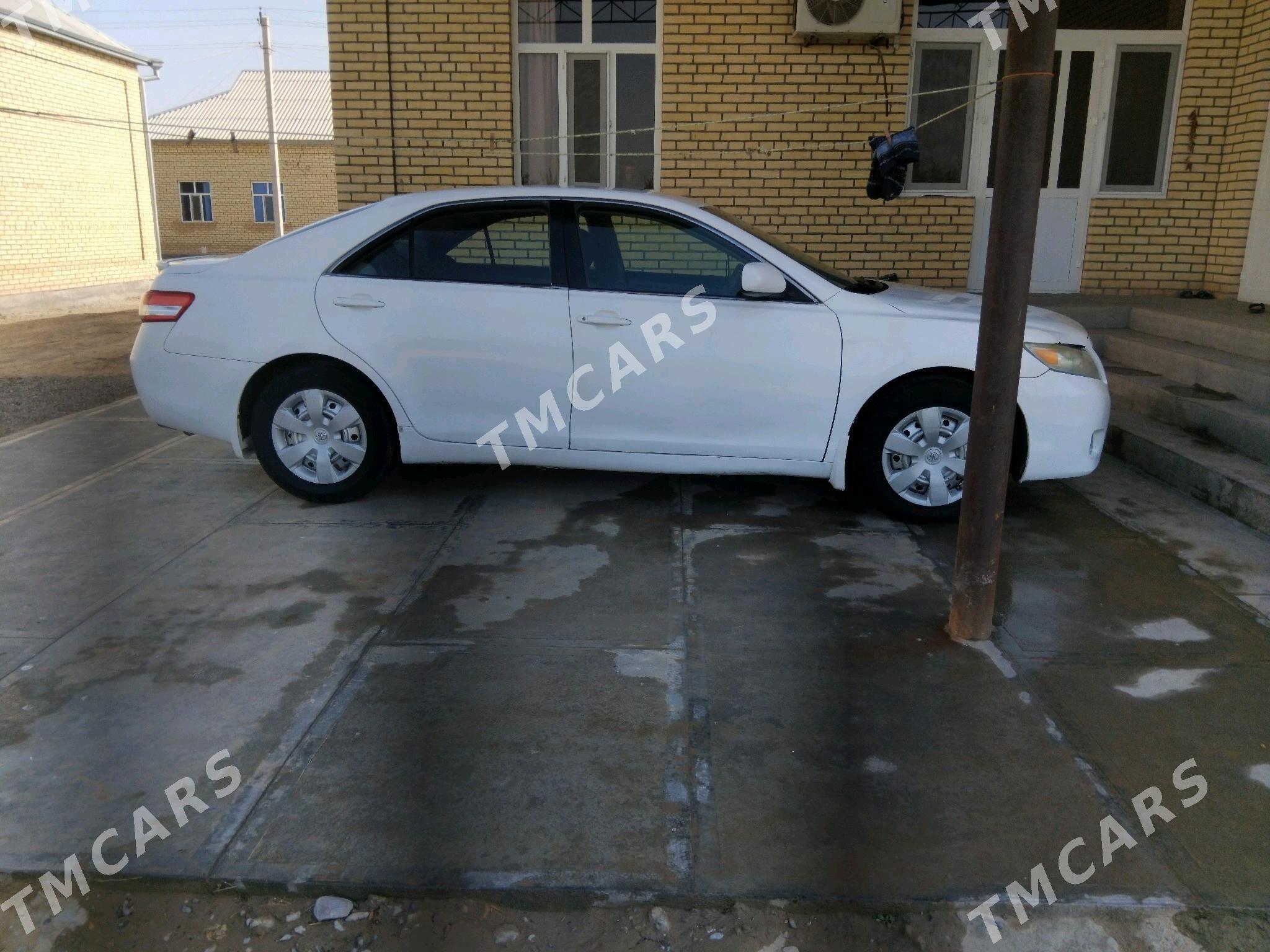 Toyota Camry 2010 - 115 000 TMT - Мургап - img 3