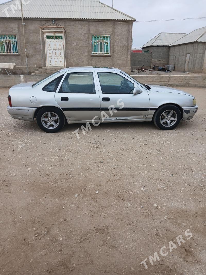 Opel Vectra 1988 - 25 000 TMT - Gumdag - img 3