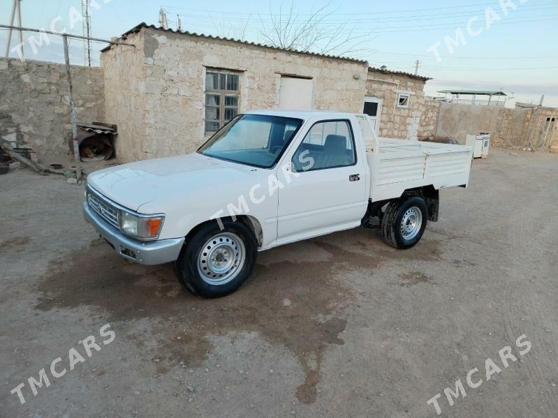 Toyota Hilux 1993 - 39 000 TMT - Туркменбаши - img 6