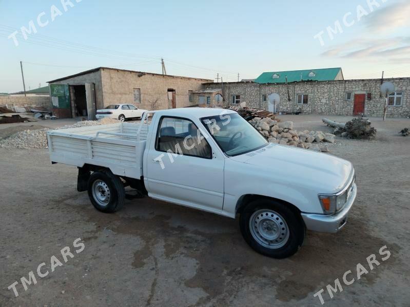 Toyota Hilux 1993 - 39 000 TMT - Туркменбаши - img 4