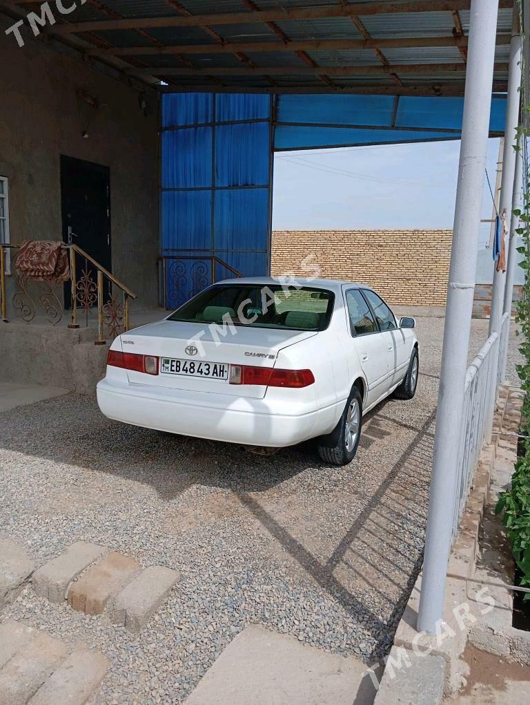 Toyota Camry 2000 - 100 000 TMT - Теджен - img 1