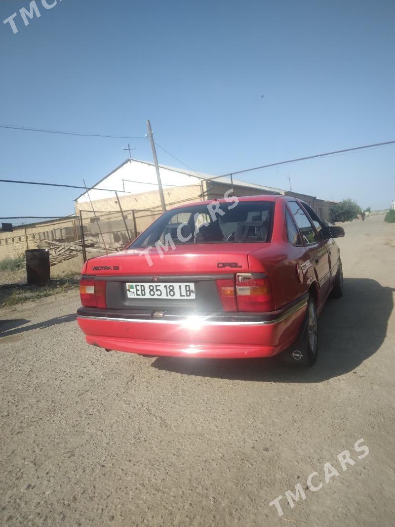 Opel Vectra 1992 - 28 000 TMT - Sakar - img 1