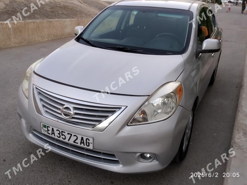 Nissan Versa 2012 - 116 000 TMT - Ашхабад - img 2