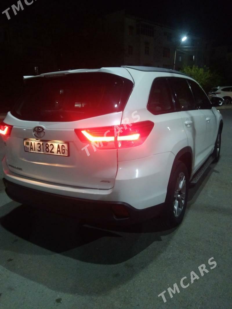 Toyota Highlander 2018 - 440 000 TMT - Гаудан "Б" - img 2